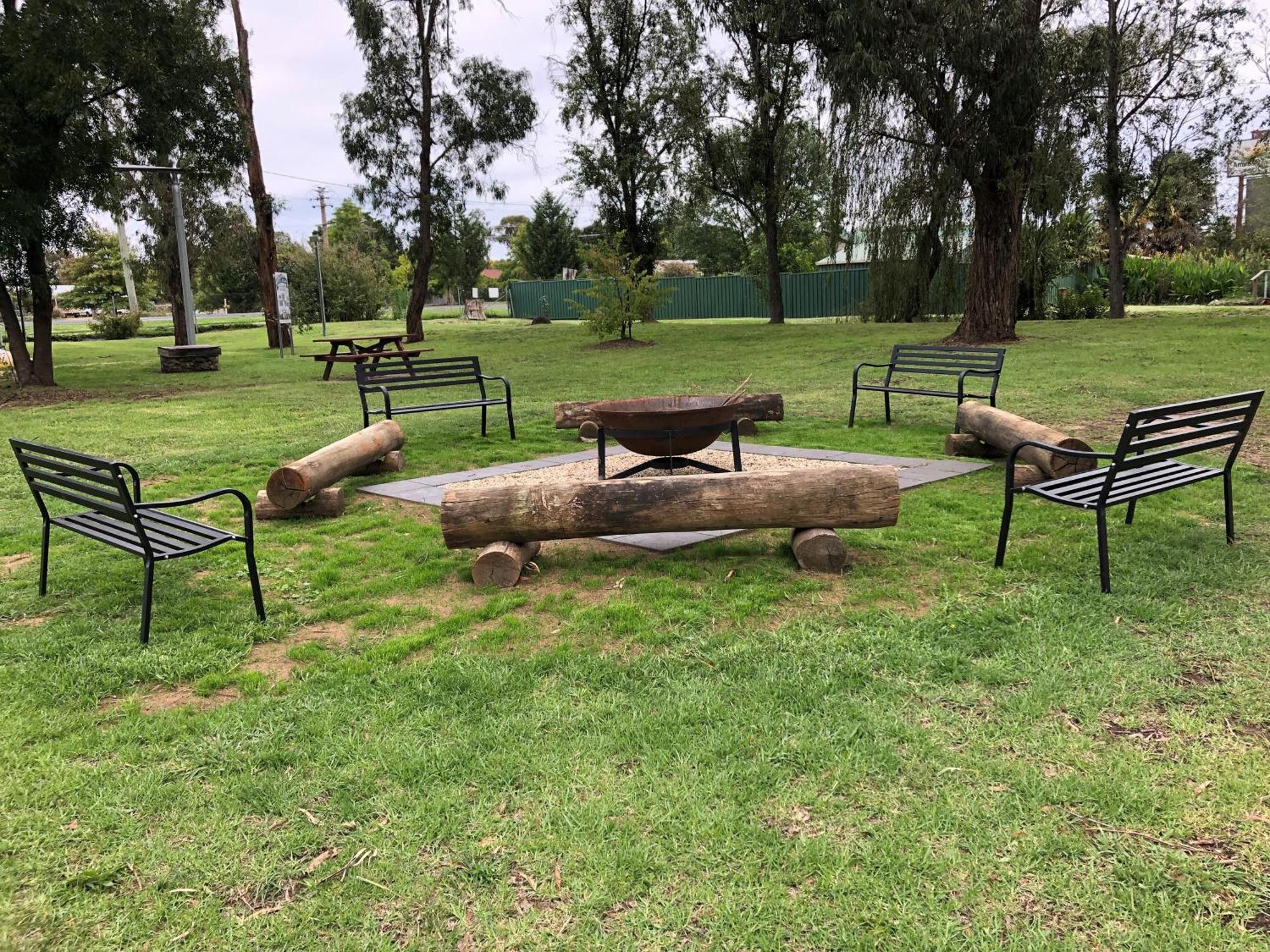 Отель Armidale Tourist Park Экстерьер фото